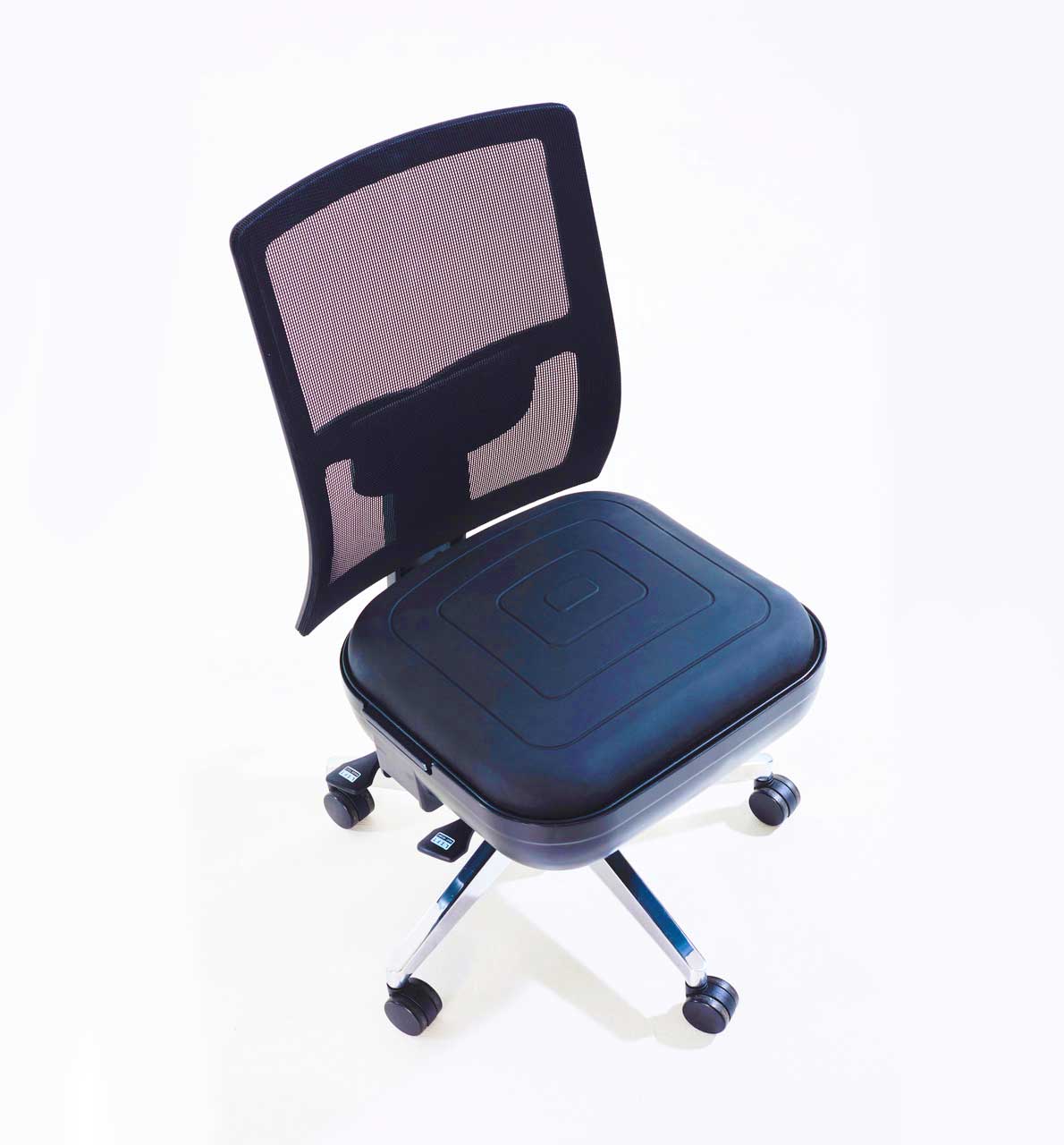 EG088_ErgoFlipChairB_WEB1_e9fb4568-0b24-4501-b224-dec432a3a41e_2048x